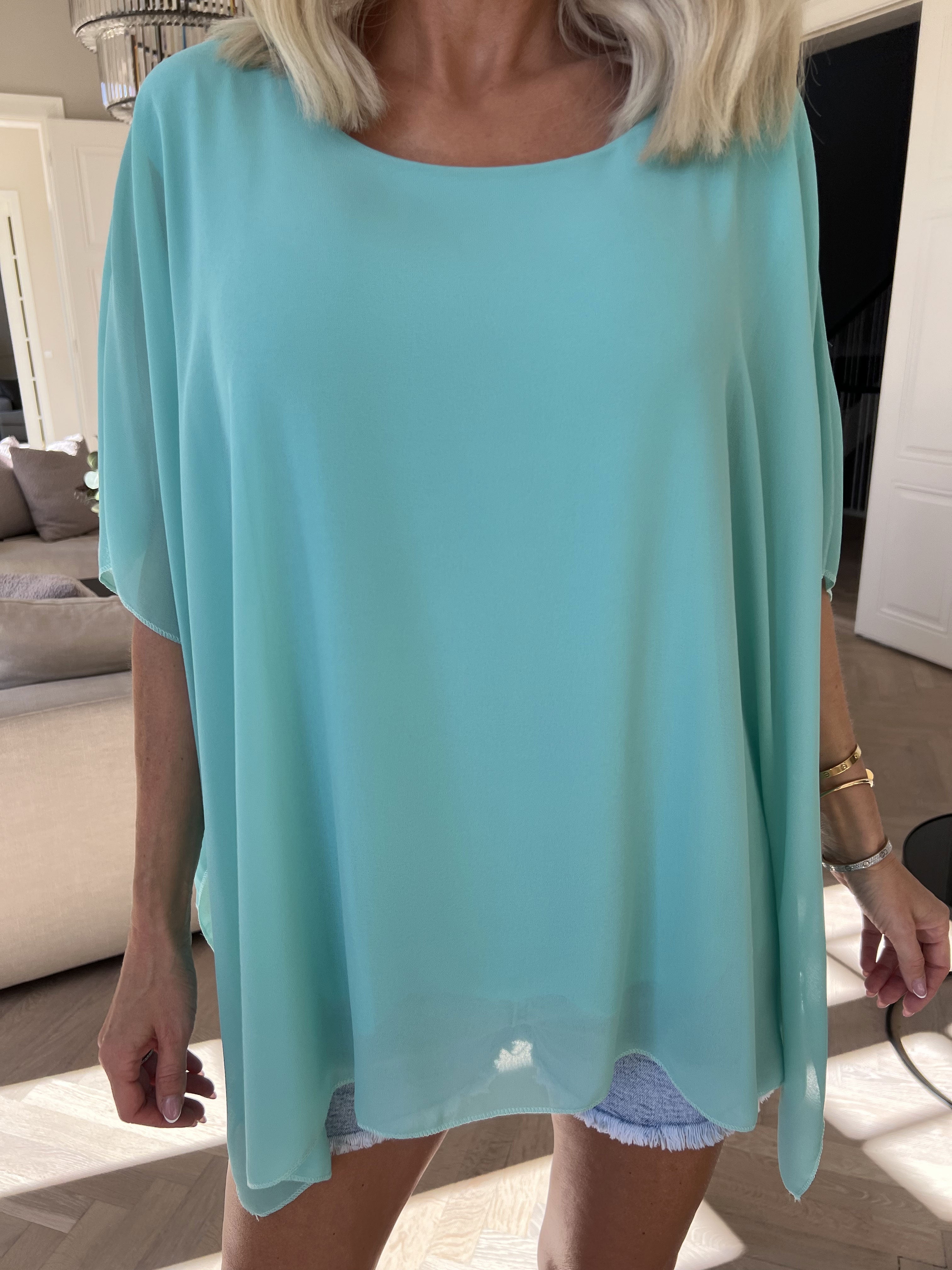 Mirabella Plain Shirt - Söt tunika med löst chiffonglager